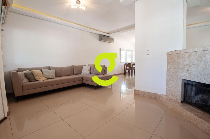 Excelente casa residencial, semi mobiliada, 209m p...