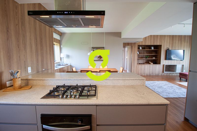 Espetacular apto MOBILIADO, 154m priv, sacada para...