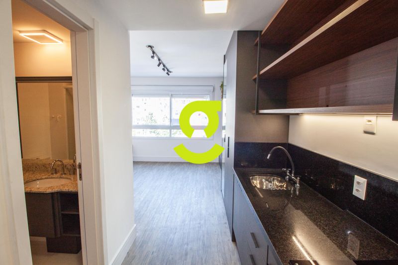 �timo loft semi mobiliado, andar alto, vaga e infr...