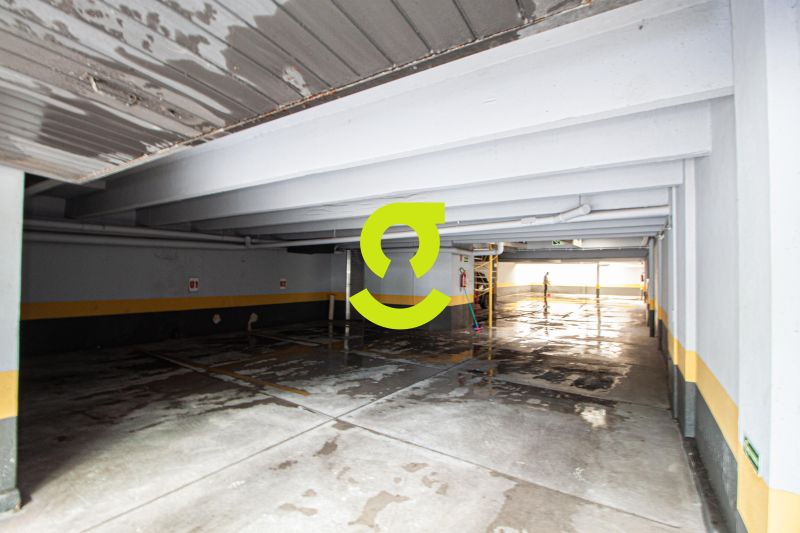 Investimento inteligente: sala com vaga em localiz...