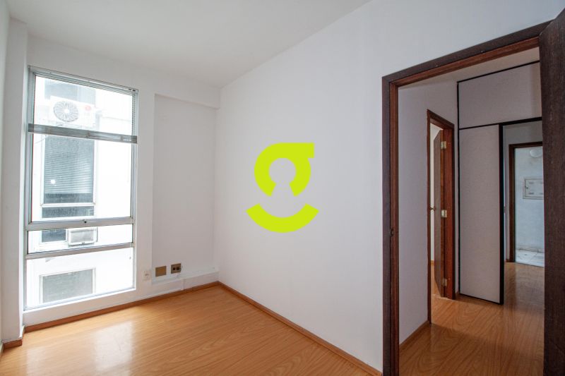 Investimento inteligente: sala com vaga em localiz...