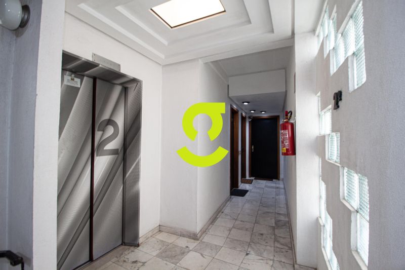 Investimento inteligente: sala com vaga em localiz...