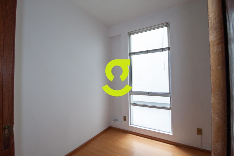 Investimento inteligente: sala com vaga em localiz...