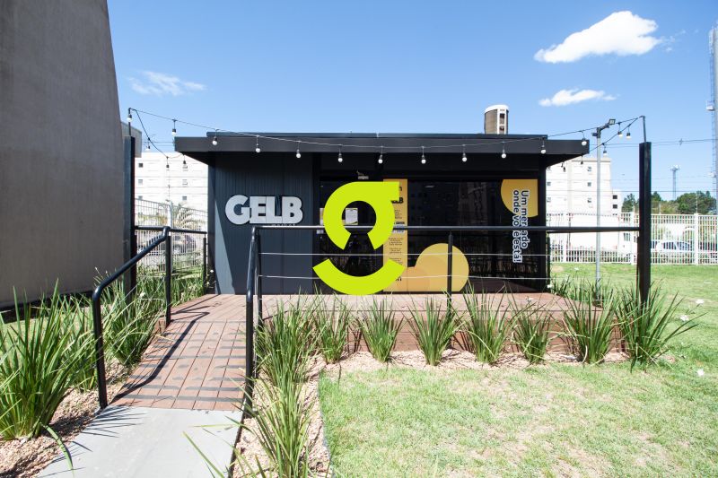 Apartamento 2 Dormit�rios com Planejados e Ar + Va...