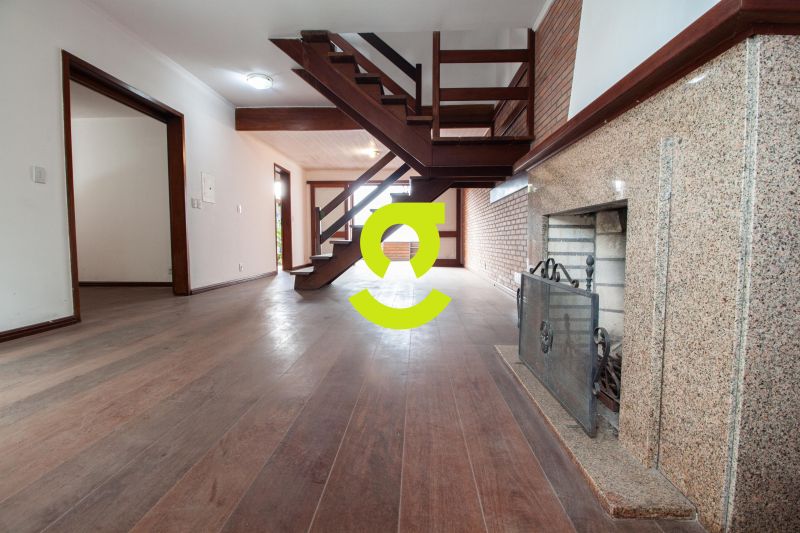 Casa 224m� com Piscina e Su�te com Hidromassagem -...