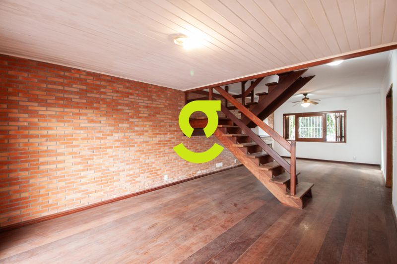 Casa 224m� com Piscina e Su�te com Hidromassagem -...