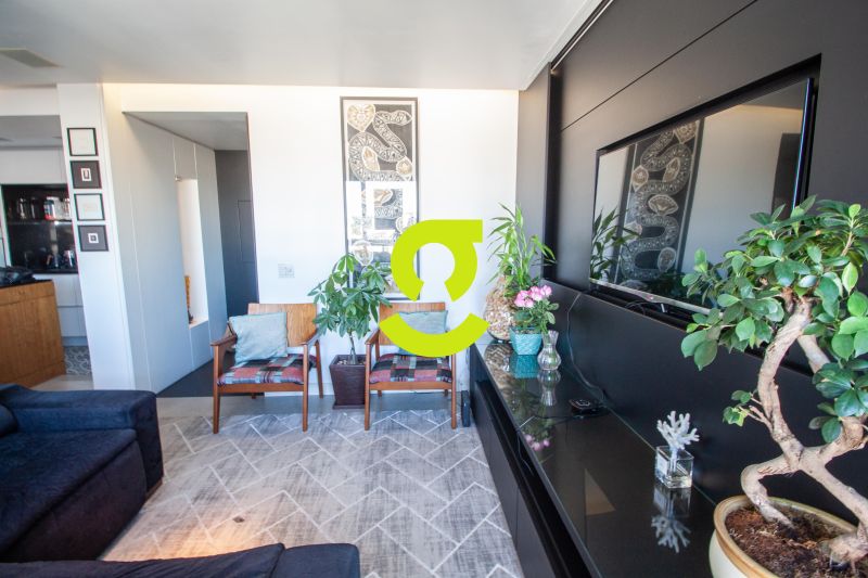 �timo apto MOBILIADO, andar alto, 72m priv, ar con...