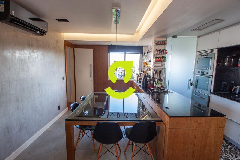 �timo apto MOBILIADO, andar alto, 72m priv, ar con...