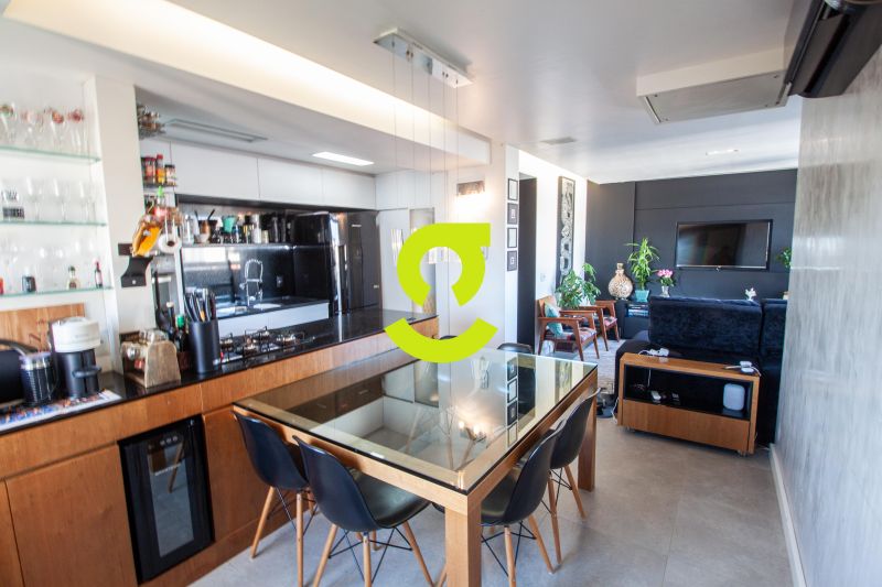 �timo apto MOBILIADO, andar alto, 72m priv, ar con...