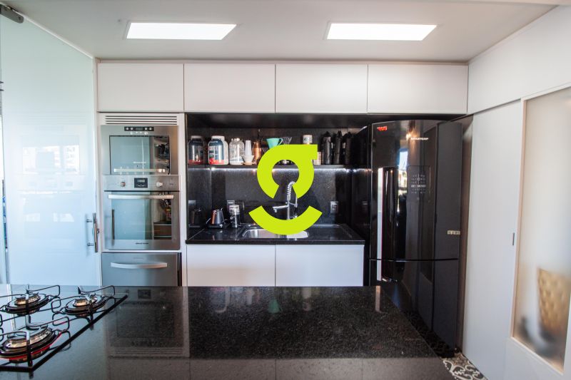 �timo apto MOBILIADO, andar alto, 72m priv, ar con...