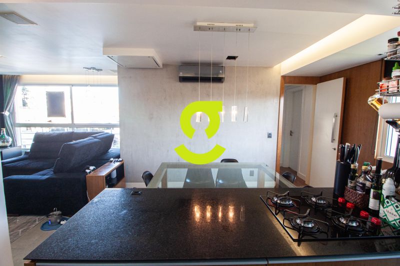 �timo apto MOBILIADO, andar alto, 72m priv, ar con...