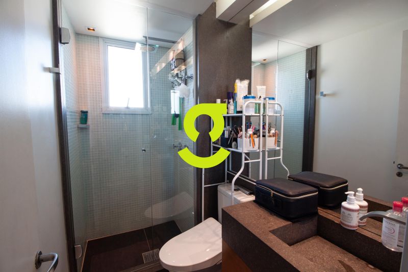 �timo apto MOBILIADO, andar alto, 72m priv, ar con...