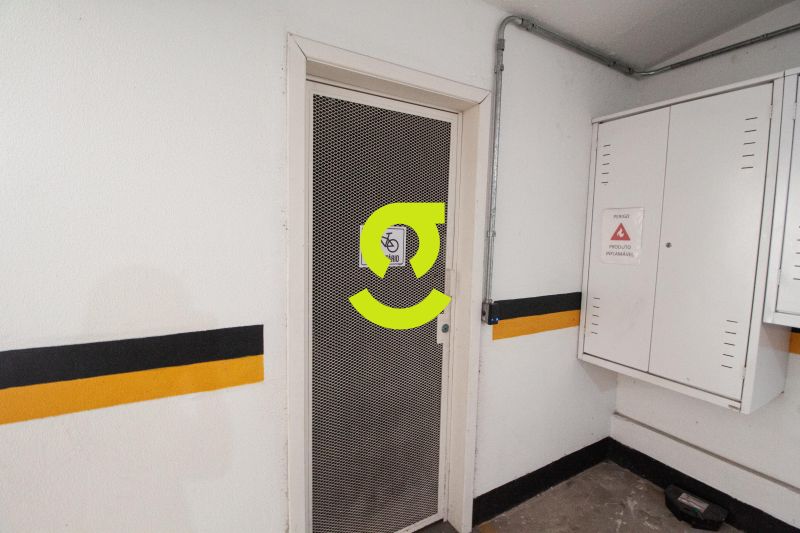 �timo apto MOBILIADO, andar alto, 72m priv, ar con...