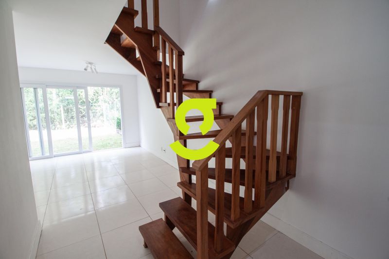 �tima casa em condom�nio, dois andares, 3 dorm, su...