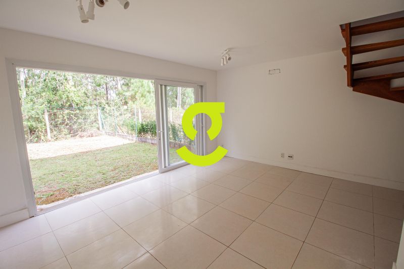 �tima casa em condom�nio, dois andares, 3 dorm, su...