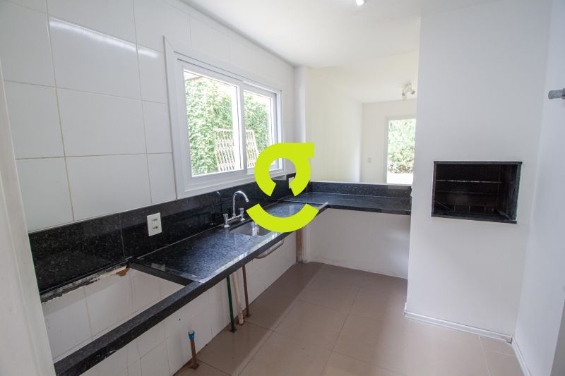 �tima casa em condom�nio, dois andares, 3 dorm, su...