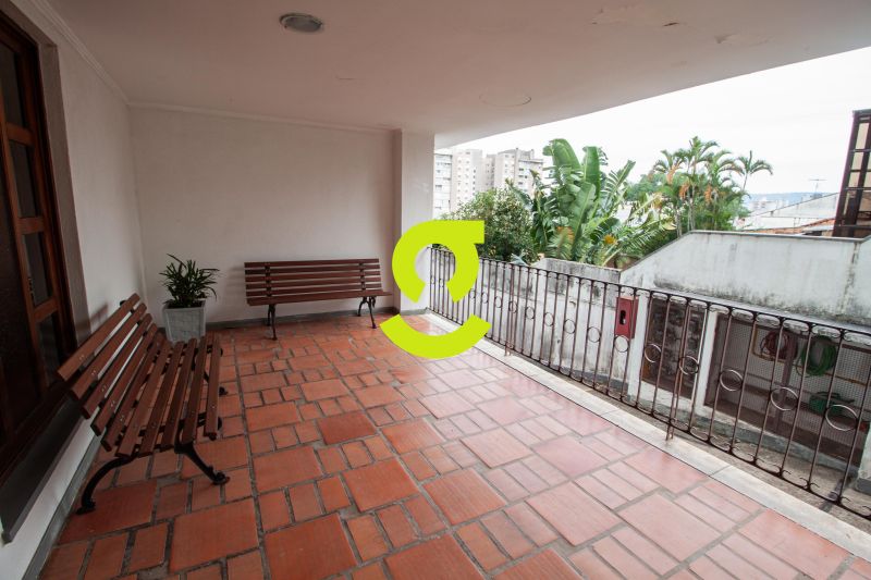 Cobertura com 150m priv, 2 dorm, lavabo, churrasqu...