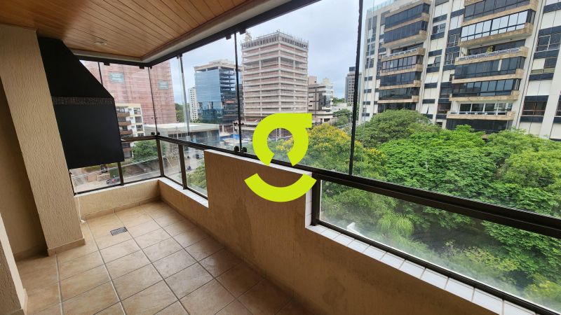 �timo apto de 1 dorm, andar alto, sacada, churrasq...