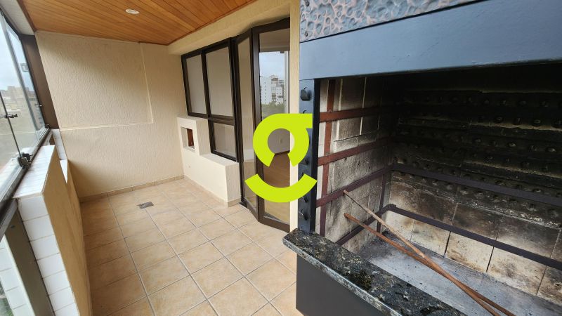 �timo apto de 1 dorm, andar alto, sacada, churrasq...