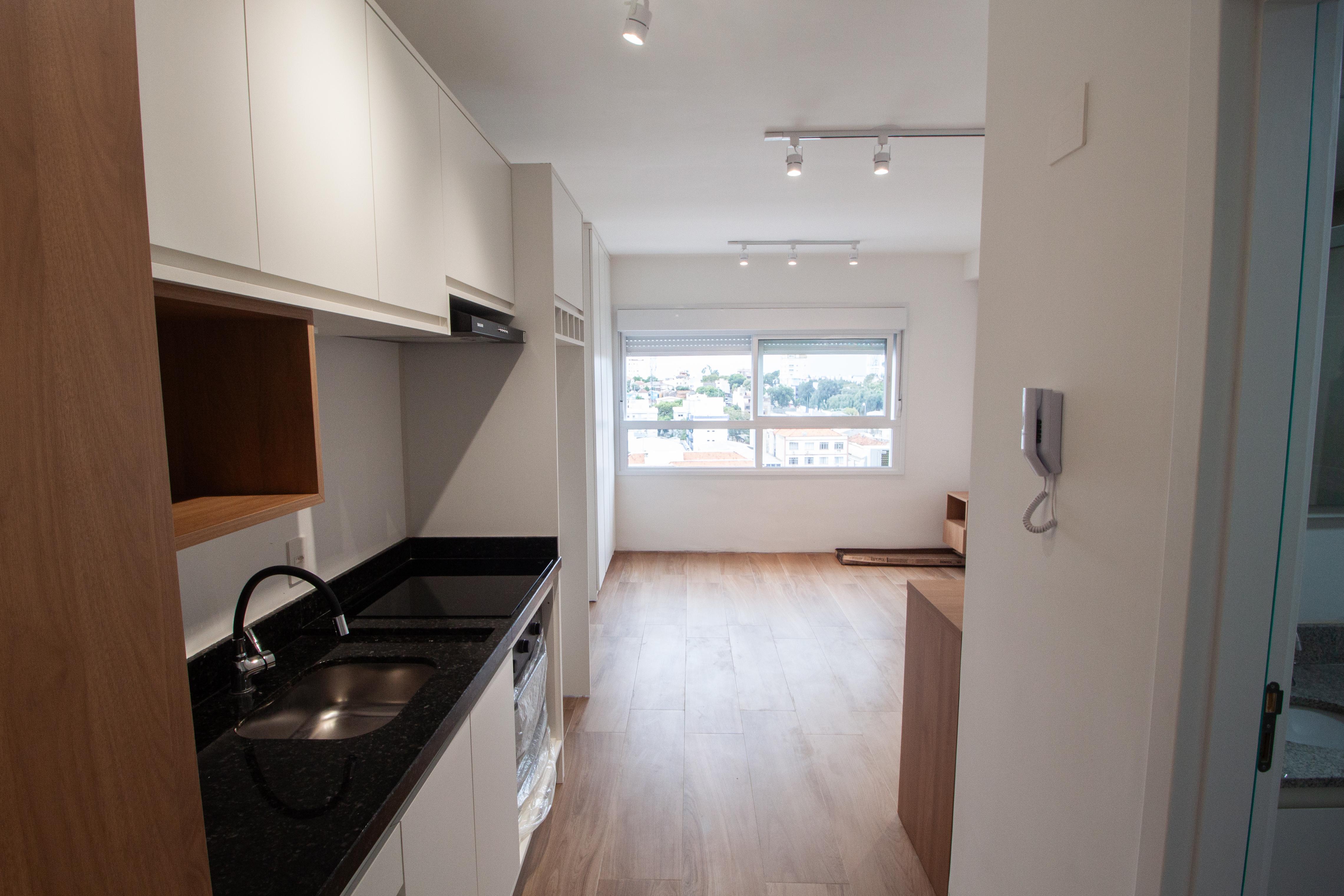 Excelente loft novo, andar alto, semi mobiliado, v...