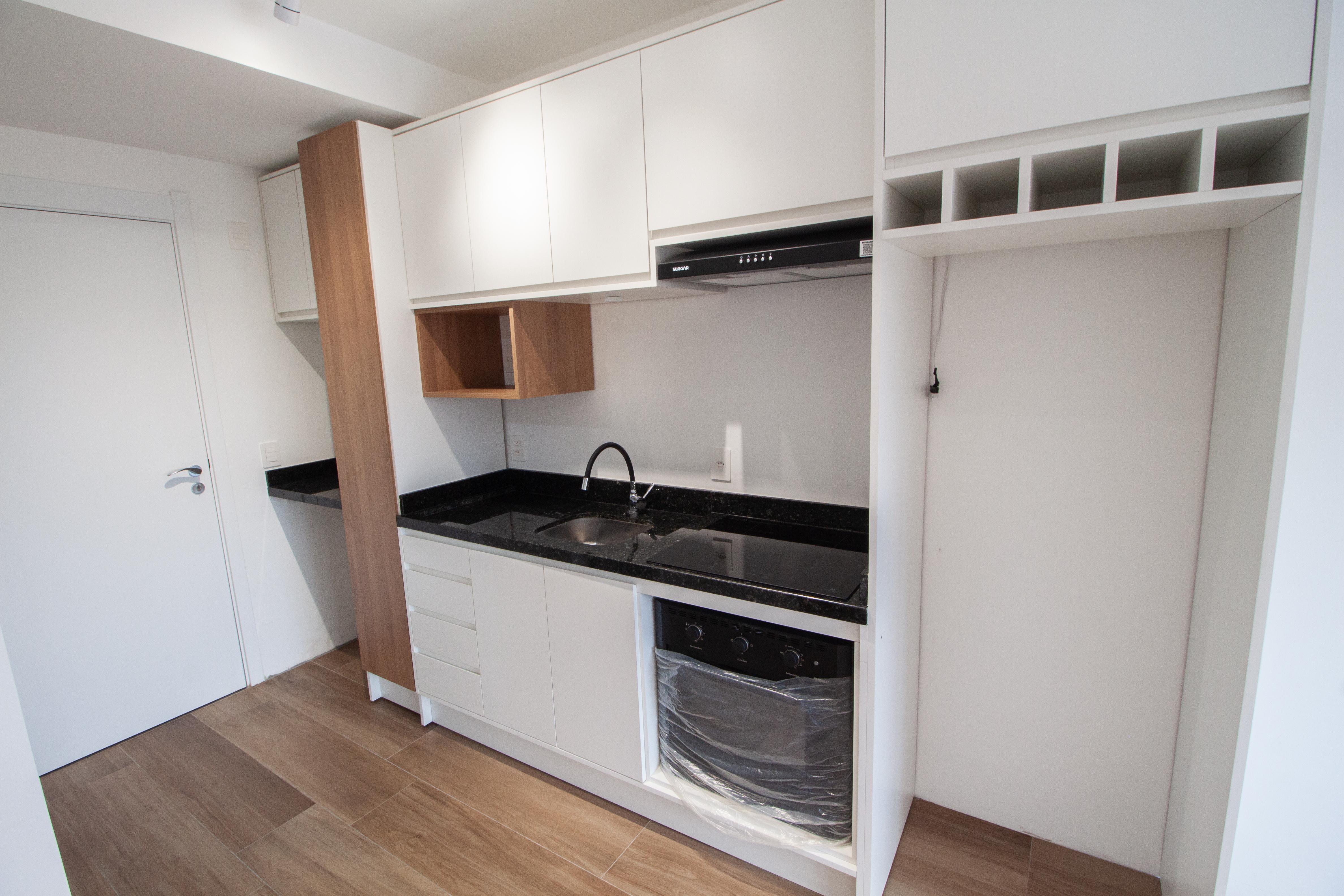 Excelente loft novo, andar alto, semi mobiliado, v...