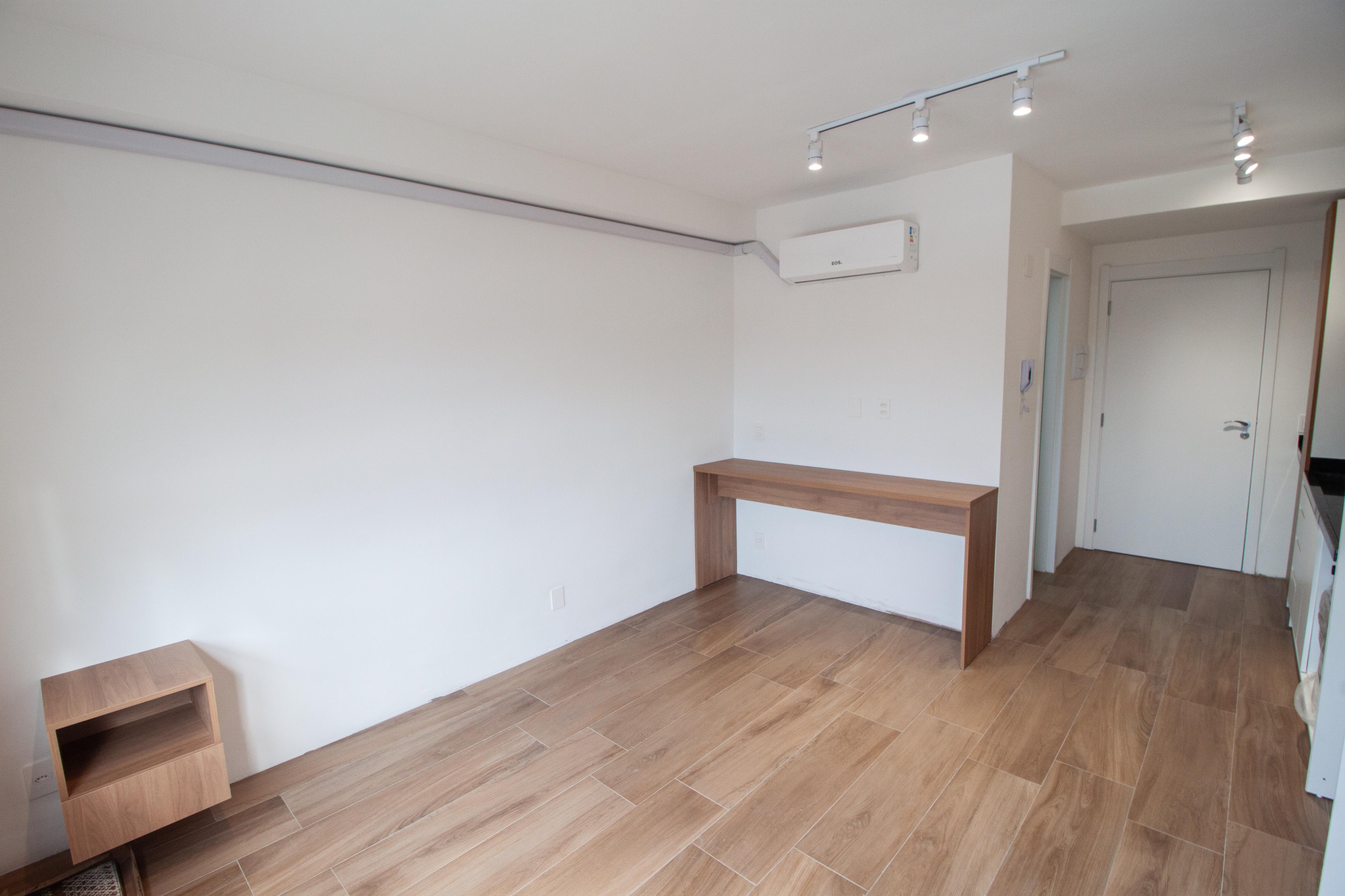 Excelente loft novo, andar alto, semi mobiliado, v...