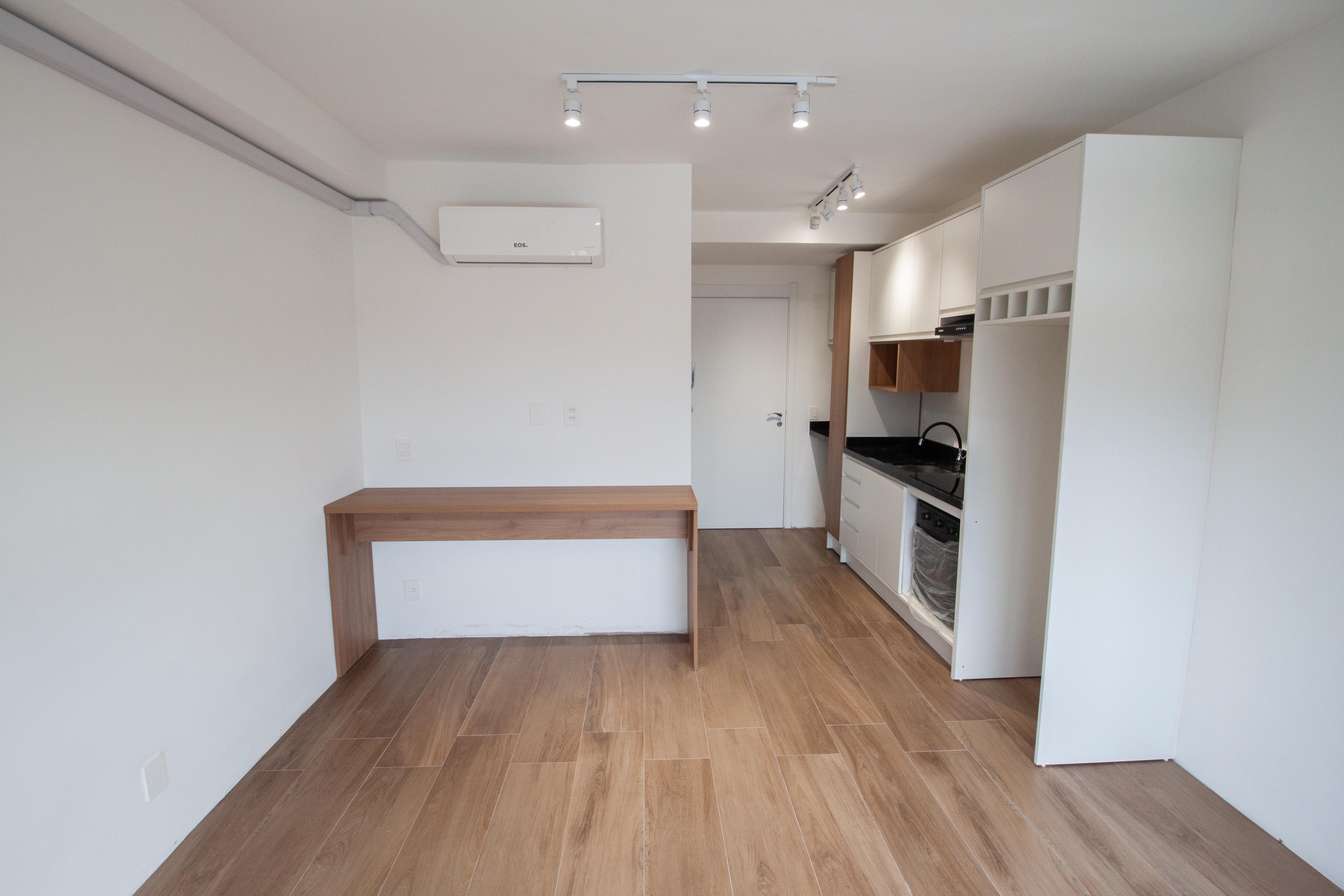 Excelente loft novo, andar alto, semi mobiliado, v...