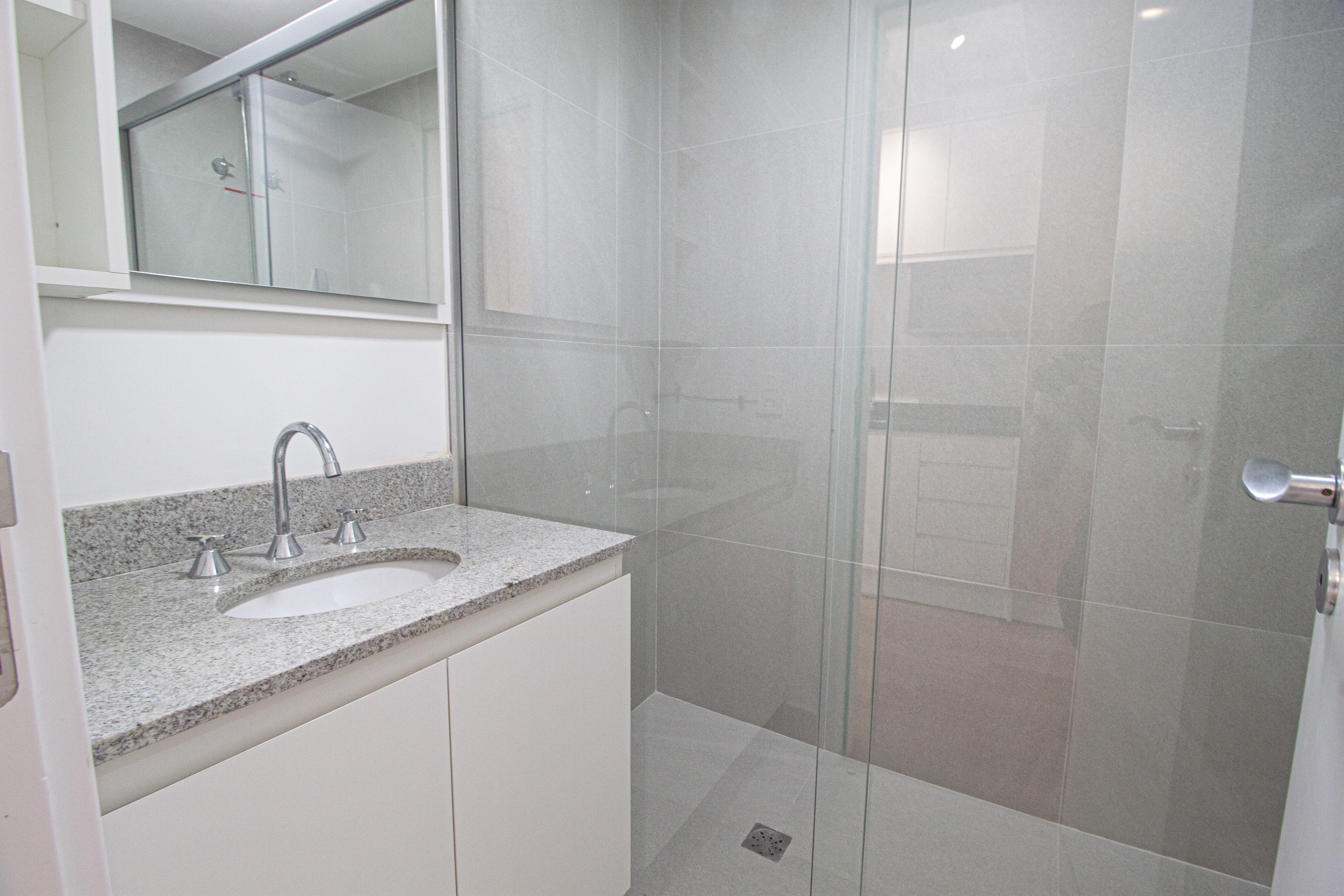 Excelente loft novo, andar alto, semi mobiliado, v...