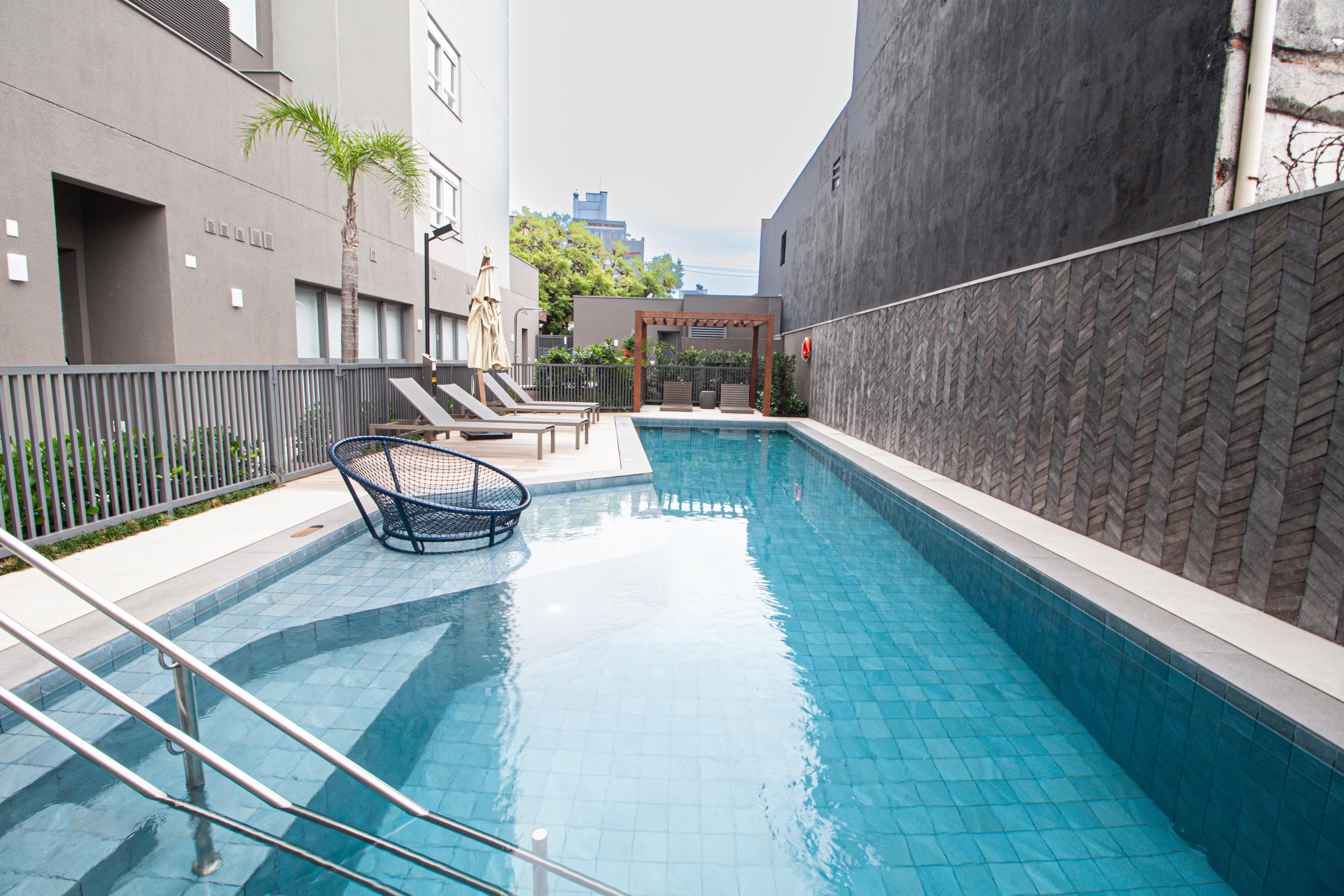 Excelente loft novo, andar alto, semi mobiliado, v...