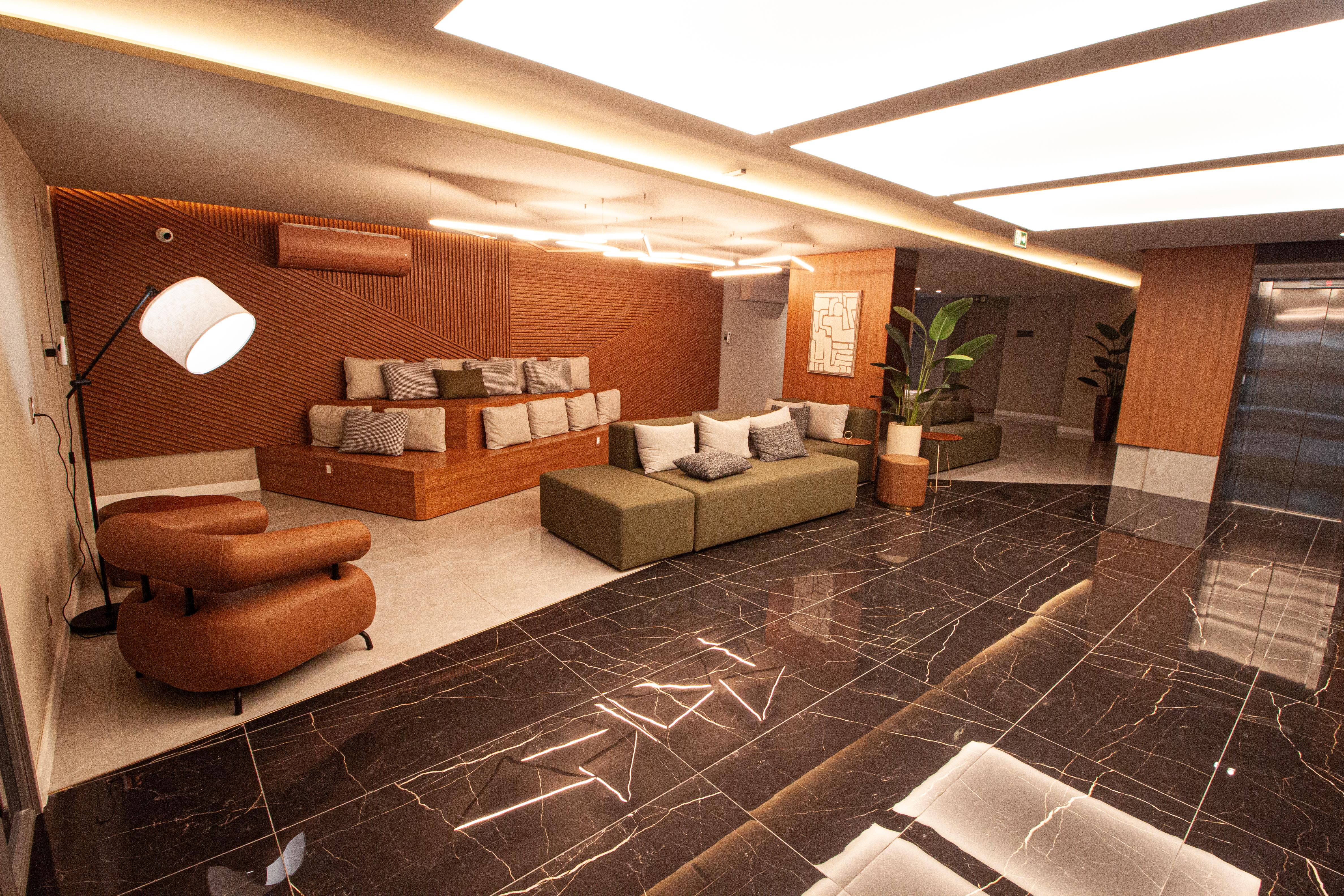 Excelente loft novo, andar alto, semi mobiliado, v...