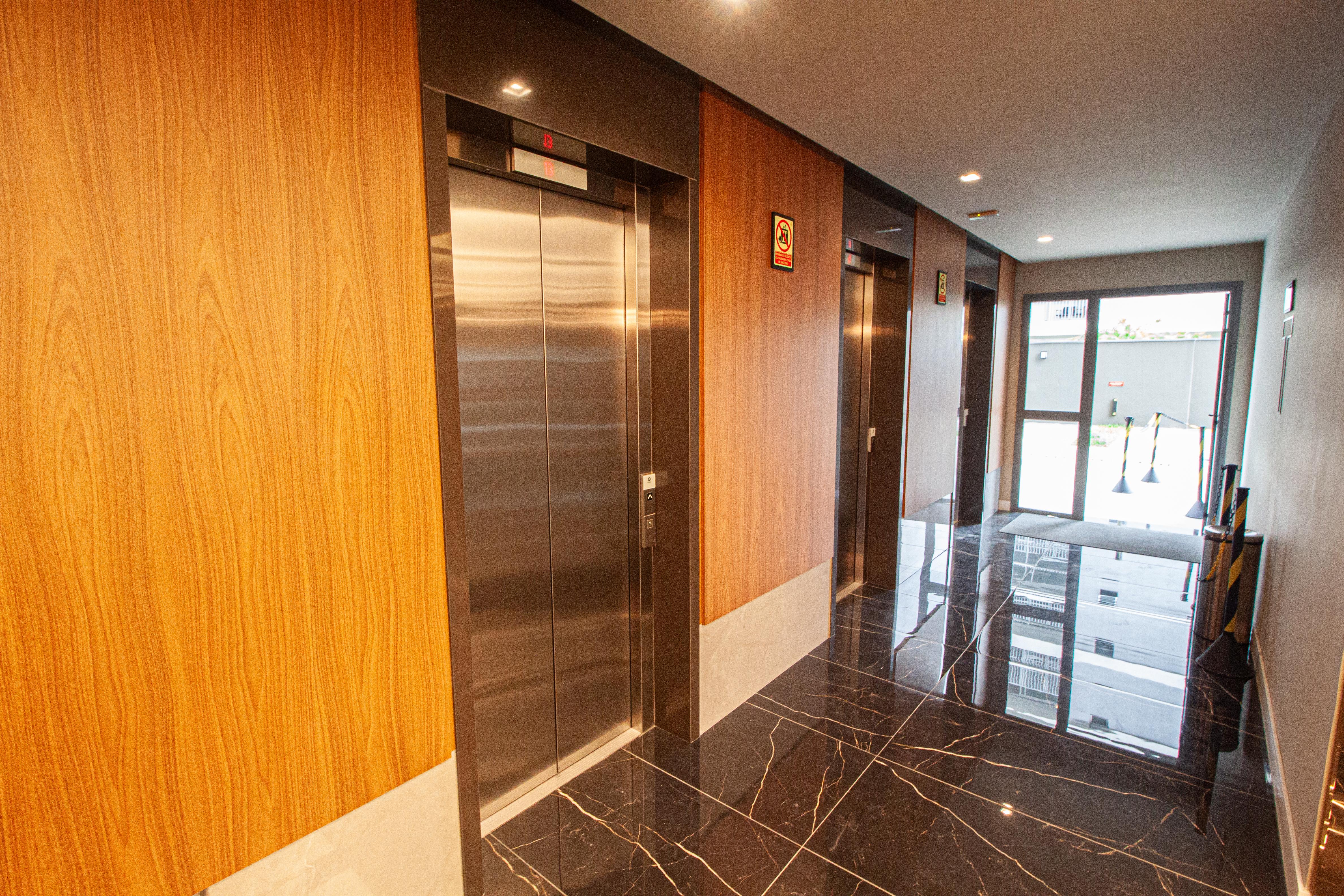 Excelente loft novo, andar alto, semi mobiliado, v...