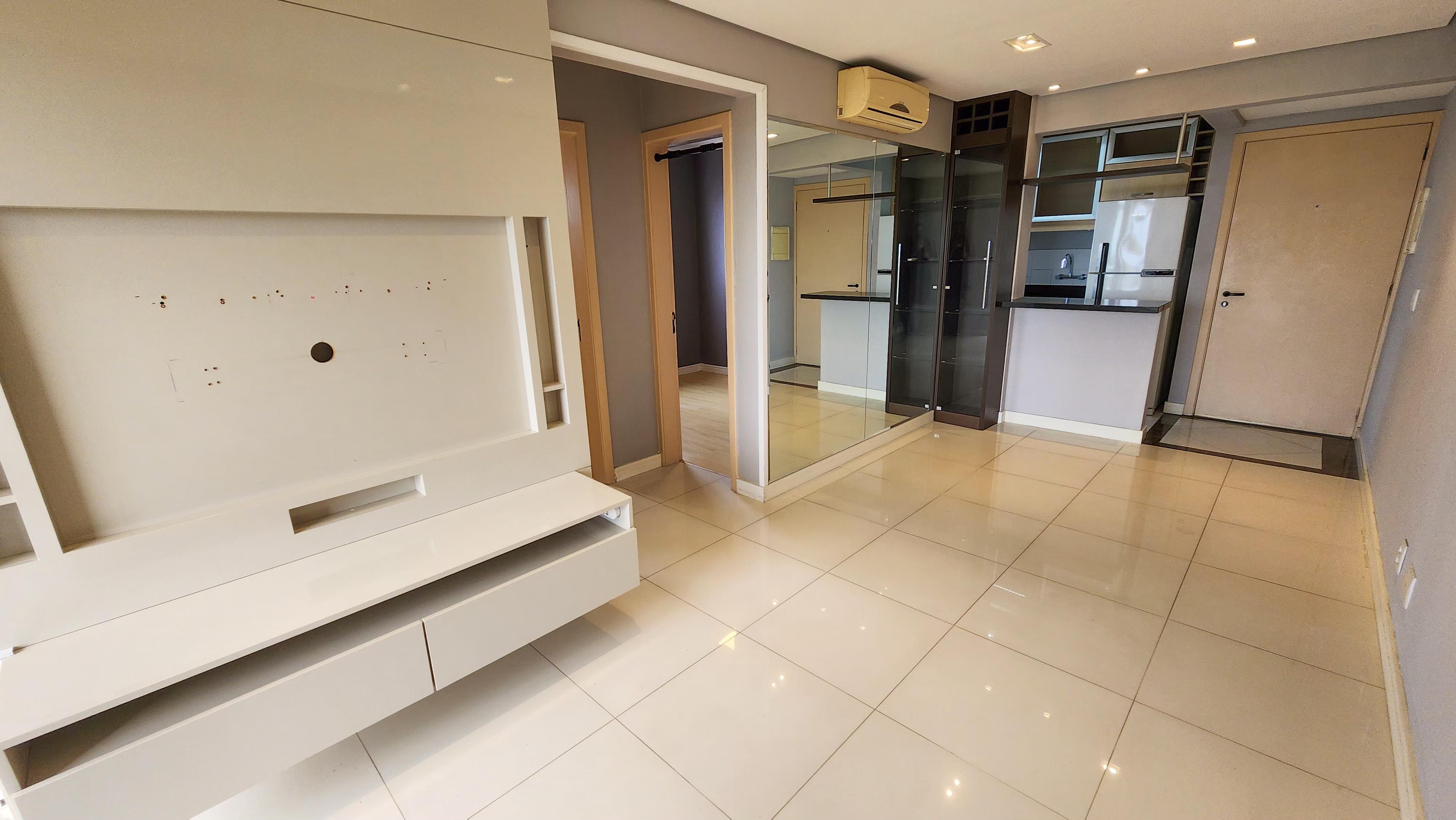 �timo apto, semi mobiliado, andar alto, ar condici...