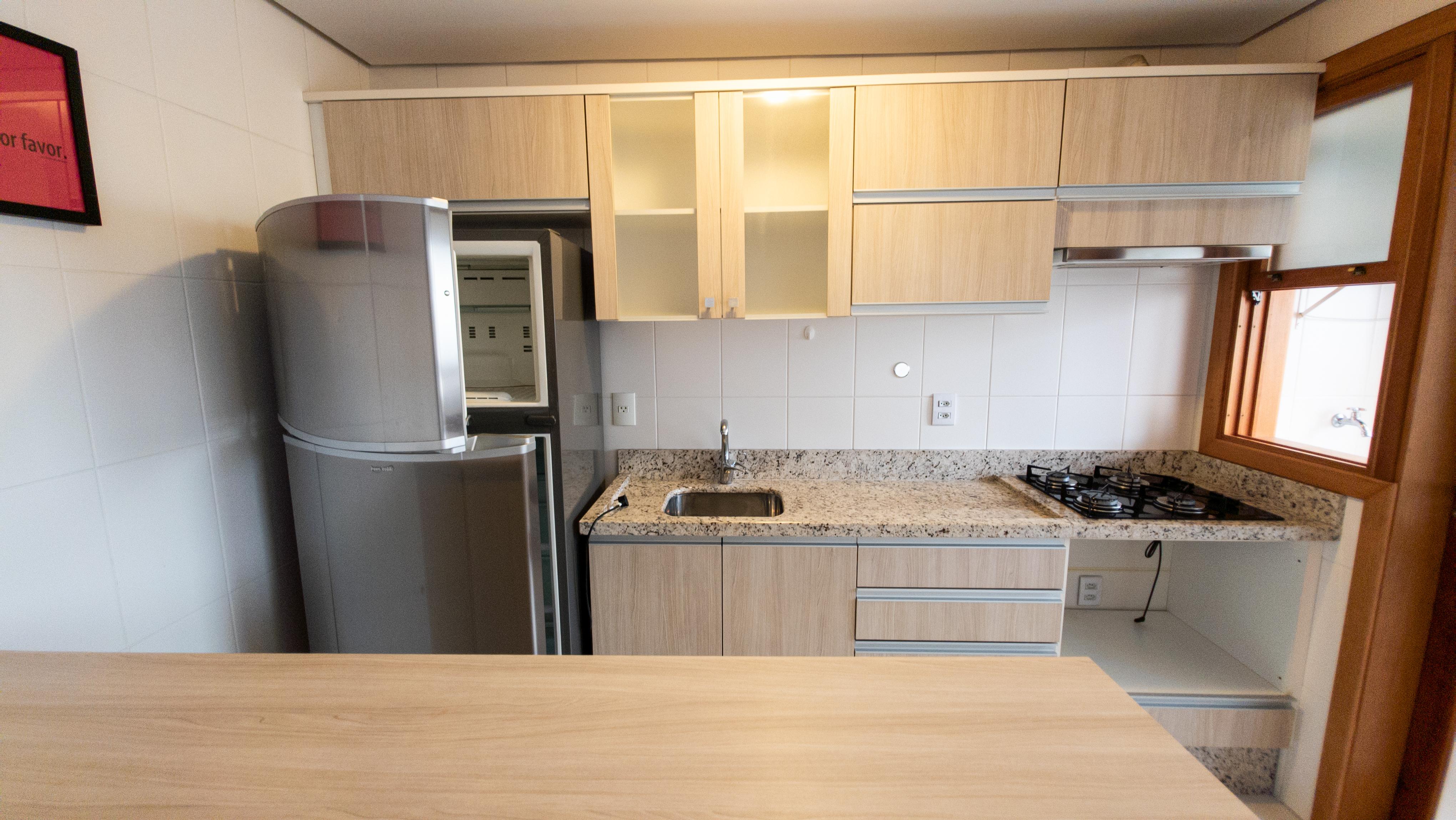 �timo apto semi mobiliado, andar alto, ar condicio...