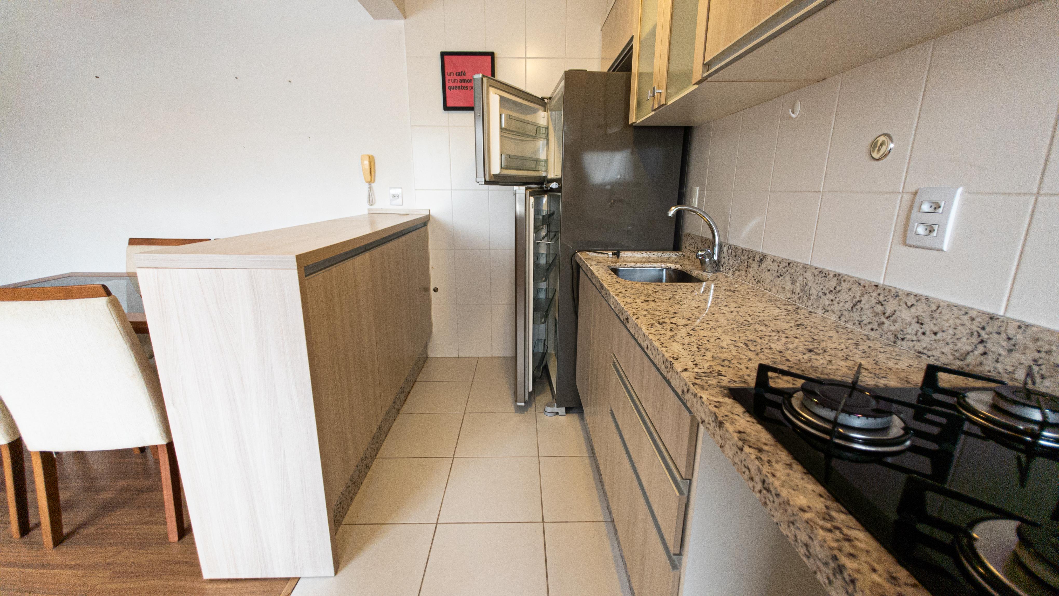 �timo apto semi mobiliado, andar alto, ar condicio...