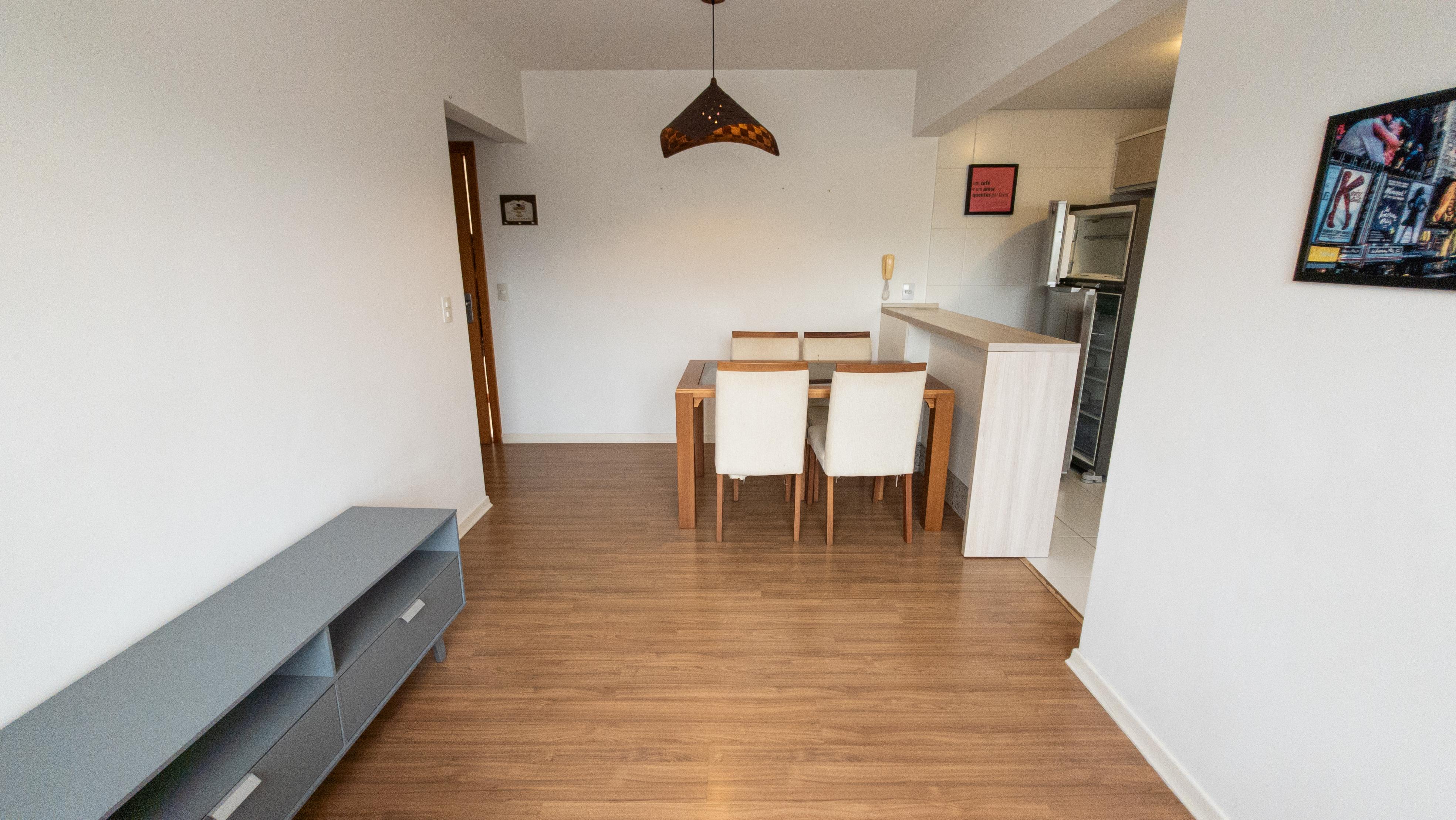 �timo apto semi mobiliado, andar alto, ar condicio...