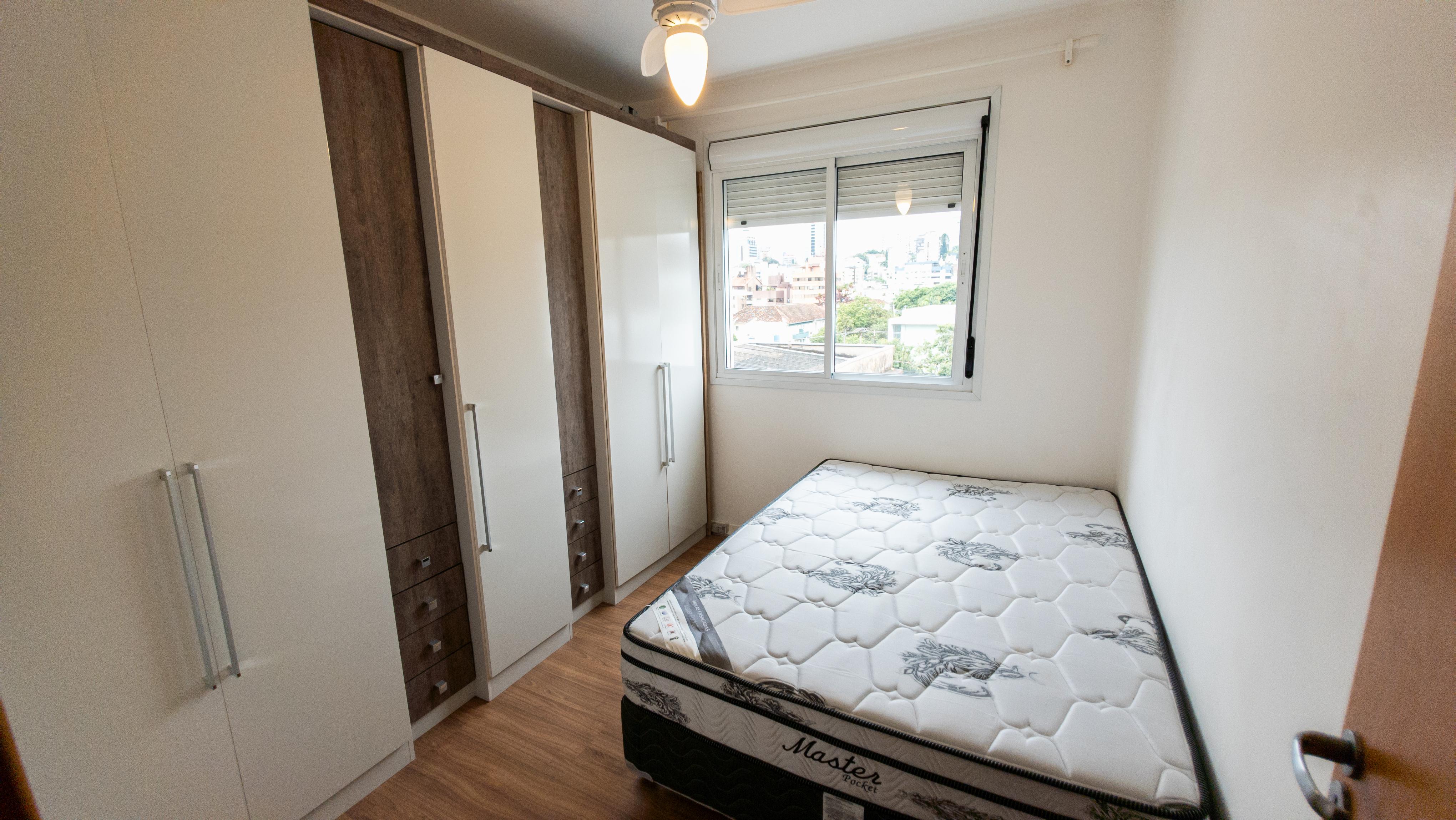 �timo apto semi mobiliado, andar alto, ar condicio...