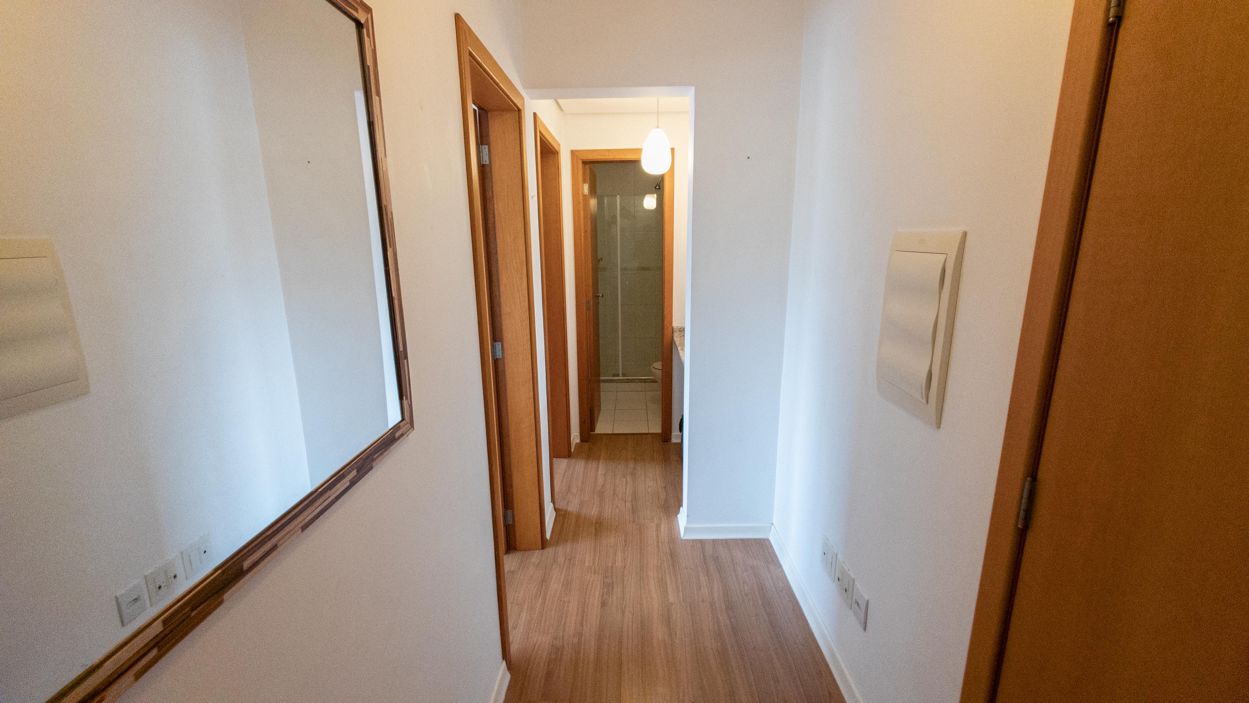 �timo apto semi mobiliado, andar alto, ar condicio...