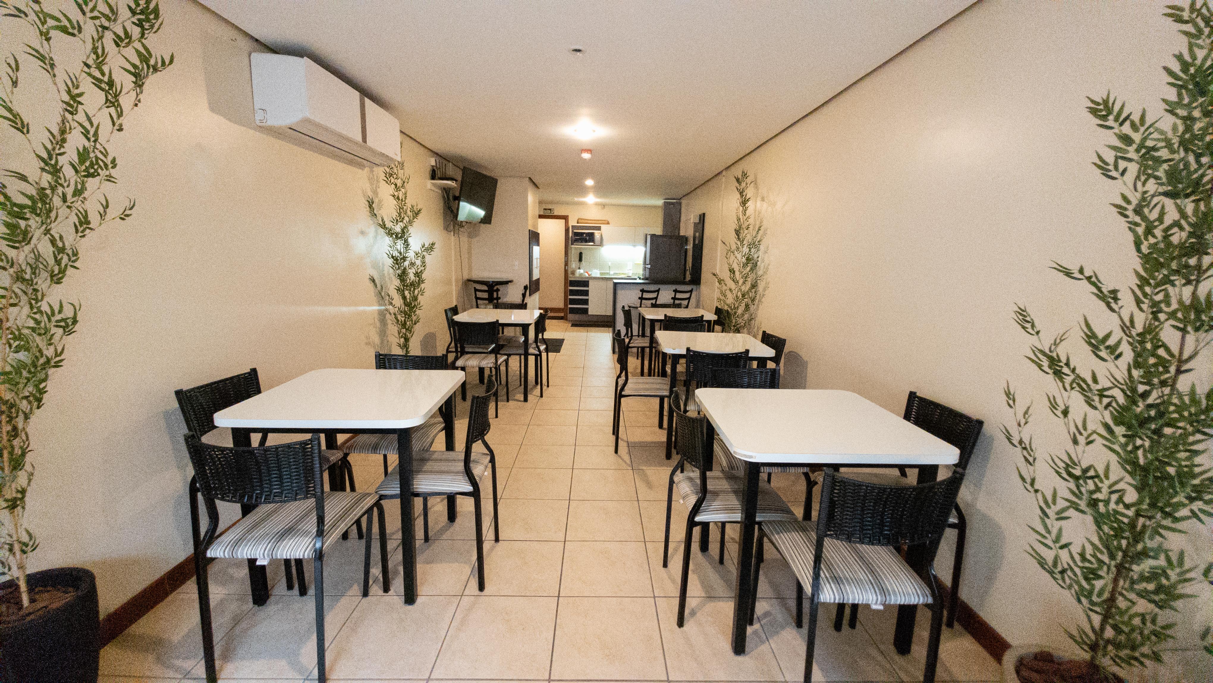 �timo apto semi mobiliado, andar alto, ar condicio...