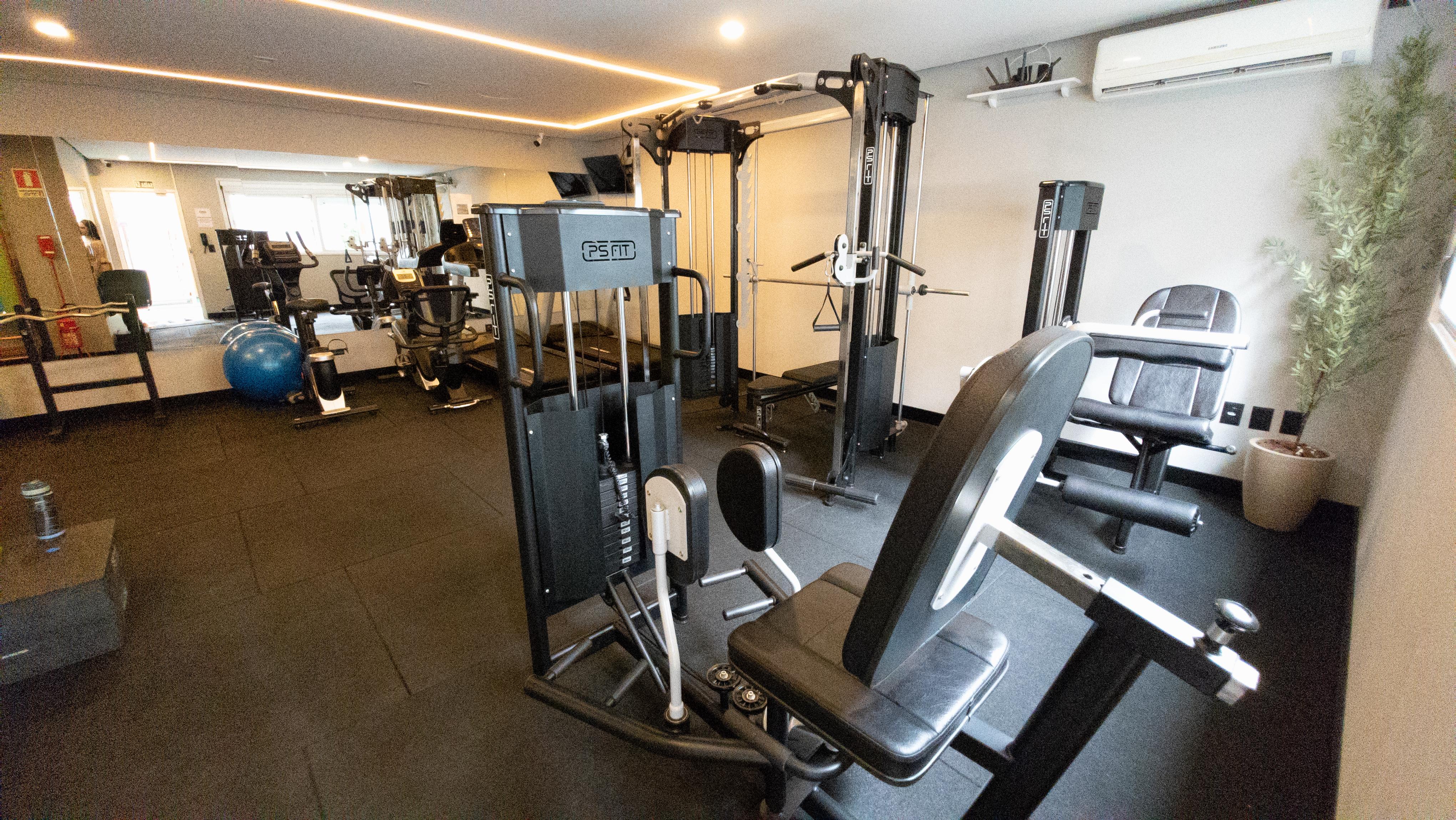 �timo apto semi mobiliado, andar alto, ar condicio...