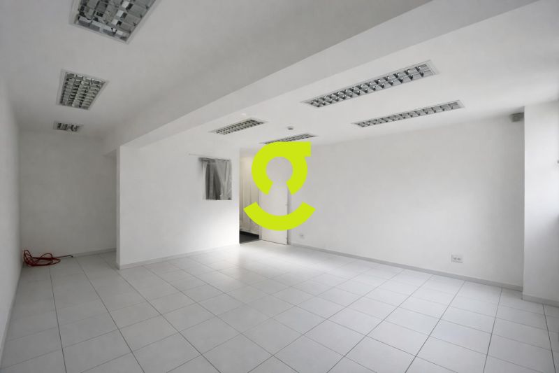 Loja Comercial Premium com 908m� e 19 Vagas na Av....