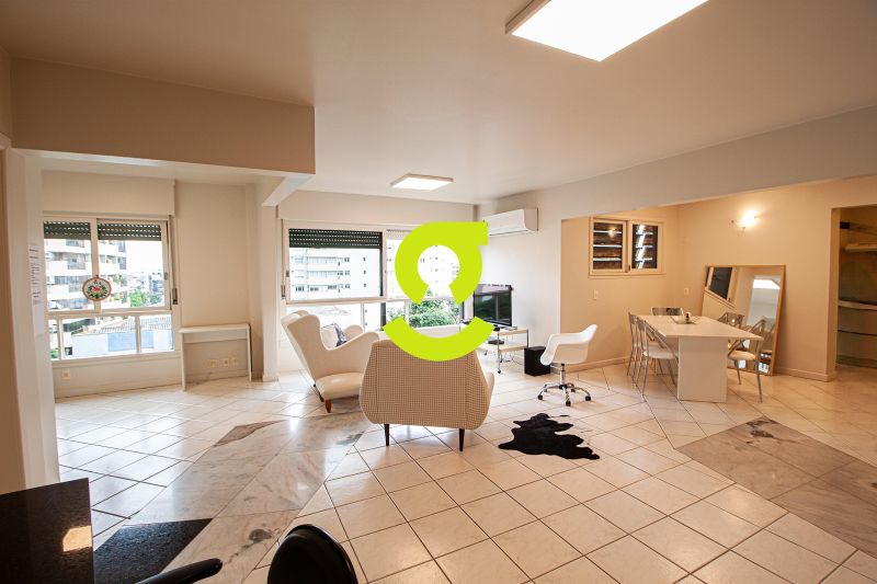 Apartamento reformado 116m² no Rio Branco 2 dormit...