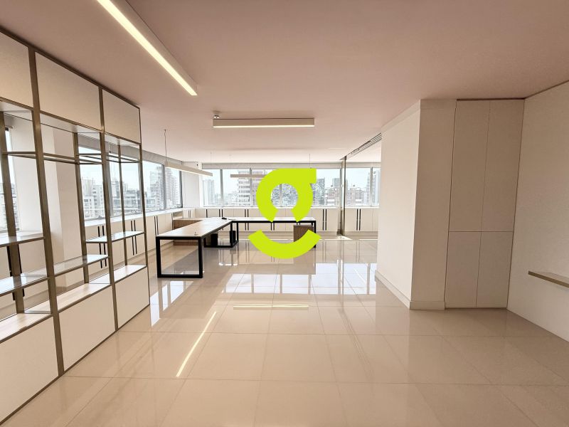 SALA COMERCIAL 82m� NO AUXILIADORA TOTALMENTE MOBI...