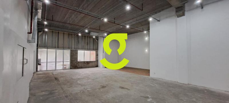 Loja de 250m priv, 2 vagas, sacada exclusiva e fre...