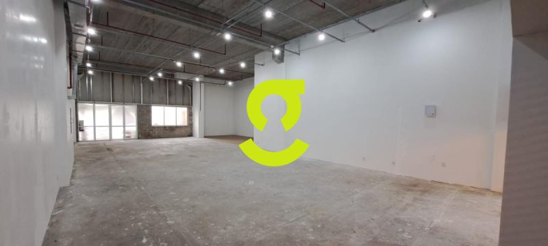 Loja de 250m priv, 2 vagas, sacada exclusiva e fre...