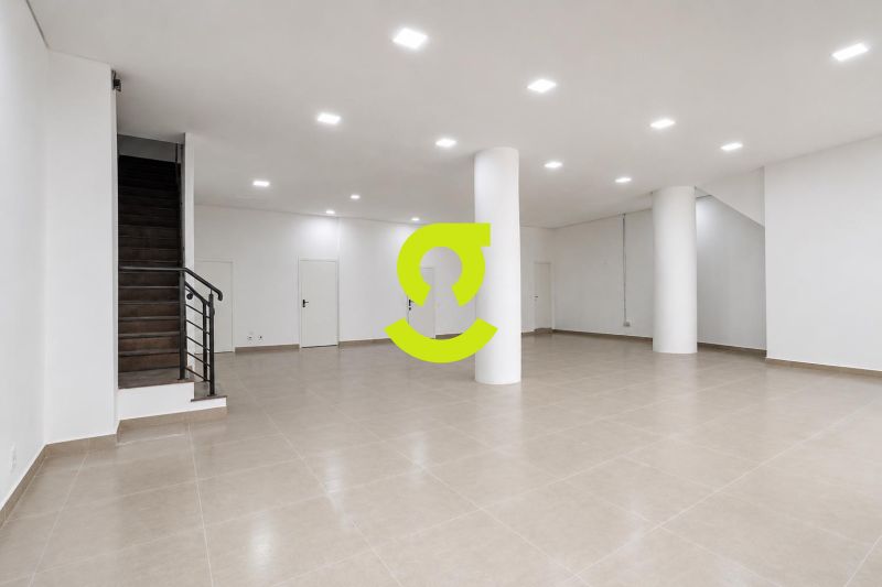 LOJA COMERCIAL | 201m� | MEZANINO | TERRA�O | CENT...