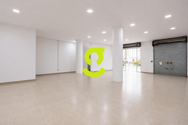 LOJA COMERCIAL | 201m� | MEZANINO | TERRA�O | CENT...