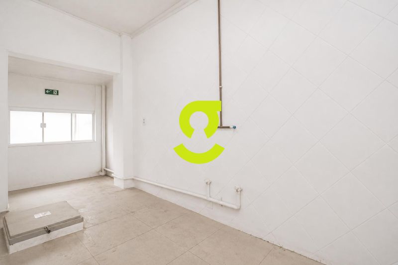 LOJA COMERCIAL | 201m� | MEZANINO | TERRA�O | CENT...