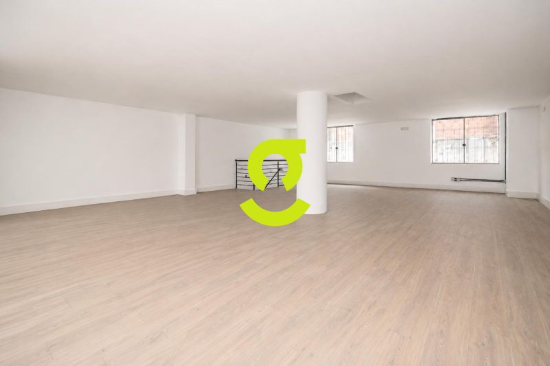 LOJA COMERCIAL | 201m� | MEZANINO | TERRA�O | CENT...