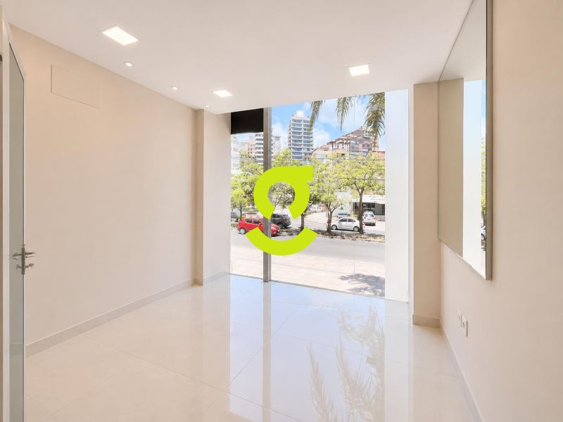 CASA COMERCIAL IMPEC�VEL NA AVENIDA GOETHE | FACHA...