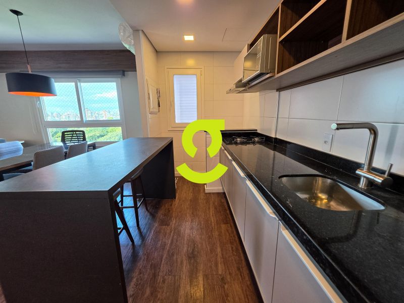 �timo apto MOBILIADO, andar alto, vista para o Par...